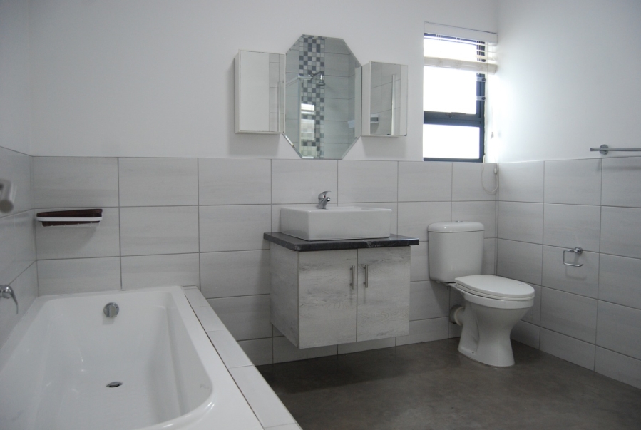To Let 3 Bedroom Property for Rent in Golden Mile Western Cape